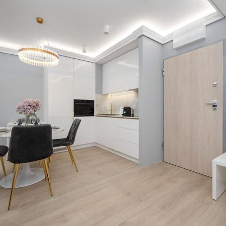 Elegant Apartment With Balcony By The Oder River In Wroclaw By Renters Prestige Екстер'єр фото