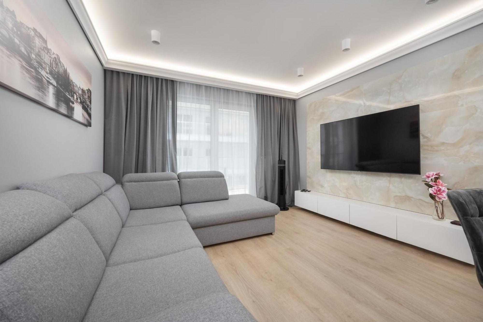 Elegant Apartment With Balcony By The Oder River In Wroclaw By Renters Prestige Екстер'єр фото
